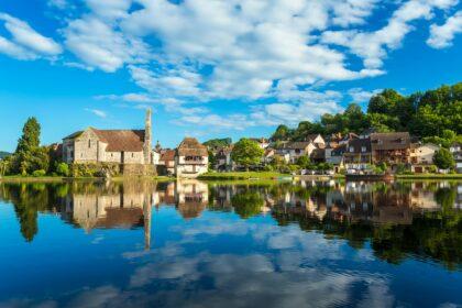 Chapel of the Penitents and houses in the town of Beaulieu sur Dordogne, Correze, Limousin, France