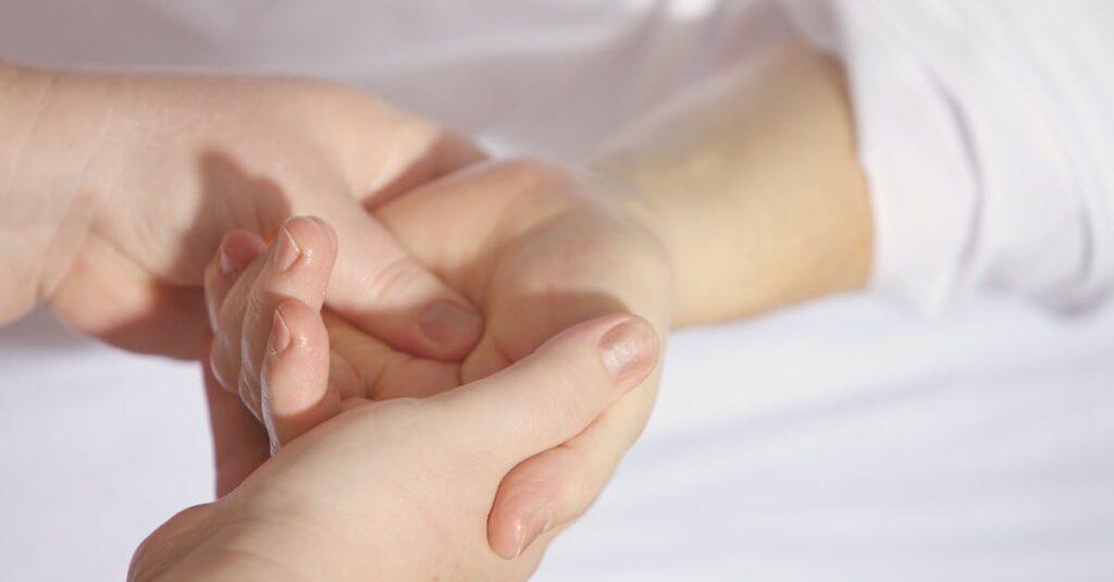 découvrez des solutions efficaces pour soulager la toux rapidement et naturellement. explorez nos conseils et remèdes qui vous aideront à apaiser votre gorge et à améliorer votre confort respiratoire.