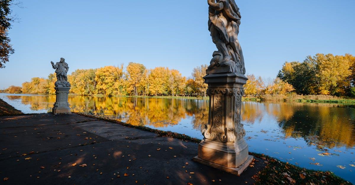 découvrez les merveilles du patrimoine mondial à travers des monuments historiques fascinants. explorez des sites emblématiques chargés d'histoire et plongez dans le passé pour comprendre les civilisations qui ont façonné notre monde.