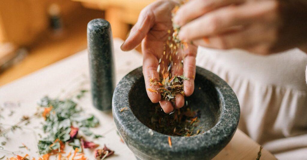 découvrez des remèdes naturels efficaces pour améliorer votre bien-être au quotidien. explorez des solutions à base de plantes, d'huiles essentielles et d'autres ingrédients naturels pour prévenir et soulager divers maux. adoptez une approche holistique pour votre santé !