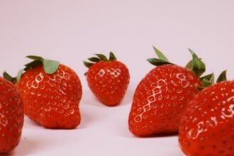 découvrez les alcools caloriques, leurs impacts sur votre alimentation et les alternatives plus légères. apprenez à les intégrer judicieusement dans votre régime tout en préservant le plaisir. informations essentielles pour les amateurs de boissons alcoolisées.