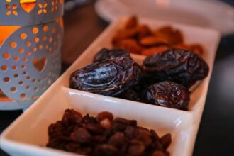 découvrez les bienfaits du jeûne avec notre guide complet sur le fasting. apprenez comment cette pratique peut améliorer votre santé, favoriser la perte de poids et booster votre énergie. plongez dans les différentes méthodes et conseils pour intégrer le jeûne dans votre vie quotidienne.