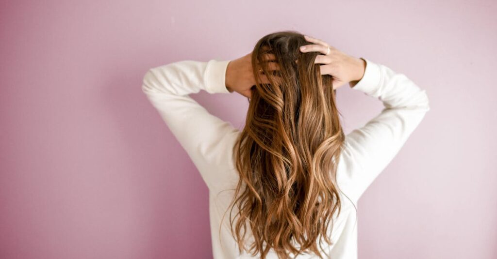 découvrez les causes de la perte de cheveux et les solutions efficaces pour y remédier. informez-vous sur les traitements, conseils et astuces pour retrouver densité et santé capillaire.