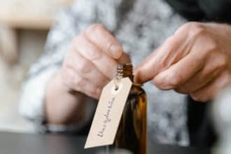 découvrez des remèdes maison efficaces et naturels pour soulager divers maux du quotidien. explorez des astuces simples à réaliser chez vous avec des ingrédients courants, tout en prenant soin de votre santé de manière économique et écologique.