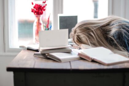 découvrez comment vaincre la procrastination et retrouver votre motivation. apprenez des stratégies pratiques pour gérer votre temps et améliorer votre productivité, afin de réaliser vos objectifs sans délai.