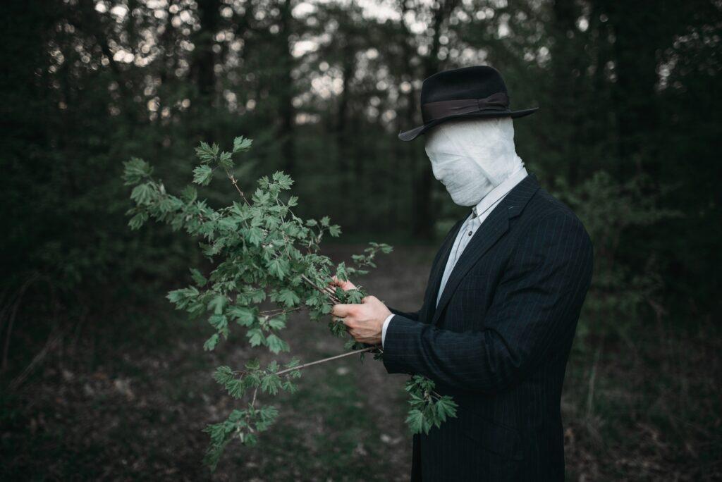 Serial maniac in the forest, crime and violence
