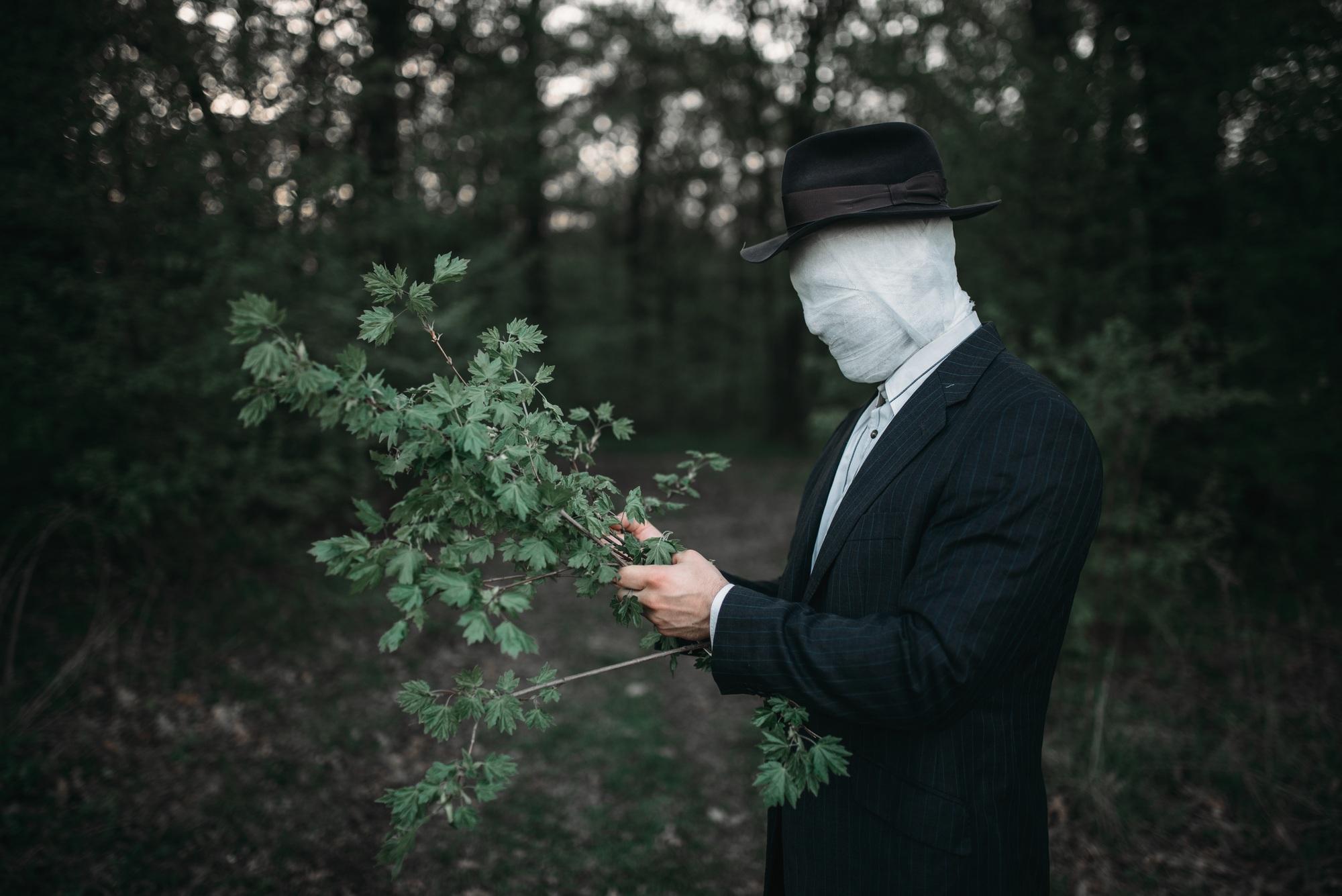 Serial maniac in the forest, crime and violence