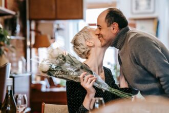 célébrez la saint-valentin avec amour et passion! découvrez des idées de cadeaux, des dîners romantiques, et des conseils pour une journée inoubliable avec votre partenaire. faites de cette fête des amoureux un moment magique.