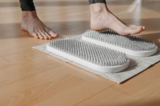 découvrez les bienfaits des tapis d'acupression pour soulager le stress, réduire les douleurs et améliorer votre bien-être. adoptez cette méthode naturelle pour un moment de détente et de relaxation chez vous.