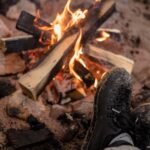 découvrez les causes et solutions pour soulager la sensation de brûlure aux pieds. apprenez comment identifier les symptômes et obtenir le traitement adapté pour retrouver votre confort.