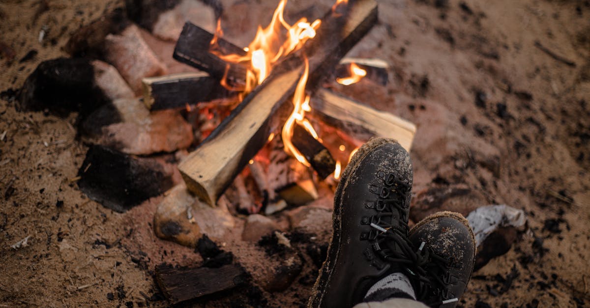 découvrez les causes et solutions pour soulager la sensation de brûlure aux pieds. apprenez comment identifier les symptômes et obtenir le traitement adapté pour retrouver votre confort.