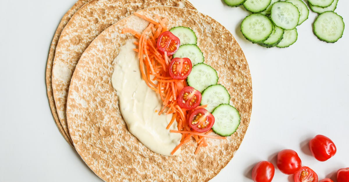 découvrez le concombre, un légume frais et croquant, riche en eau et en nutriments, parfait pour vos salades et plats d'été. apprenez comment choisir, conserver et cuisiner ce délice pour bénéficier de ses nombreux bienfaits santé.
