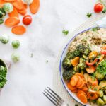 découvrez le concombre, un légume frais et croquant, parfait pour vos salades, smoothies et plats sains. apprenez-en davantage sur ses bienfaits nutritionnels et des idées de recettes appétissantes!