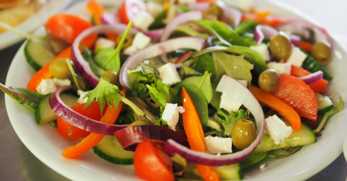 découvrez le concombre, un légume frais et croquant, riche en eau et en nutriments. idéal pour vos salades, smoothies ou en tant que snack santé. apprenez tout sur ses bienfaits pour la santé et des idées de recettes délicieuses.