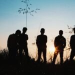 découvrez l'importance de l'amitié, ses bienfaits et comment cultiver des relations authentiques. plongez dans le monde des liens d'amitié sincères et leur impact positif sur notre bien-être et notre bonheur.