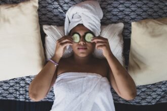 découvrez les sages conseils apaisants de grand-mère pour améliorer votre bien-être au quotidien. des astuces simples et naturelles pour soulager le stress, favoriser le sommeil et retrouver l'harmonie dans votre vie.