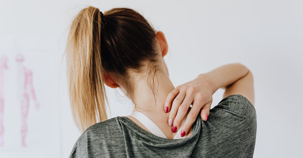 découvrez des solutions efficaces pour soulager la douleur au genou. des conseils pratiques, des exercices et des traitements naturels pour retrouver votre confort et améliorer votre mobilité.