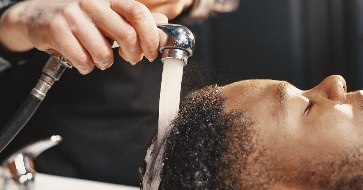 découvrez tout ce qu'il faut savoir sur le cuir chevelu : soins, santé, et conseils d'experts pour un cuir chevelu sain et en pleine forme.