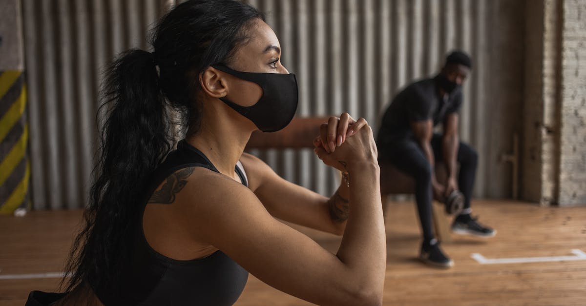 découvrez tout sur les squats, un exercice incontournable pour renforcer vos jambes et fessiers. apprenez les bonnes techniques, les variations et les bienfaits de cet exercice pour optimiser votre entraînement et atteindre vos objectifs fitness.