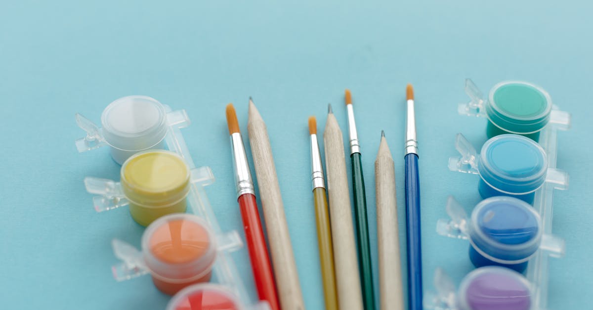 découvrez notre collection de pinceaux aquarelle, idéale pour donner vie à vos créations artistiques. parfaits pour les artistes de tous niveaux, ces pinceaux assurent précision et fluidité dans vos dégradés de couleurs.