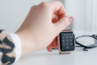 découvrez l'apple watch, votre compagnon idéal pour suivre votre santé, rester connecté et gérer votre quotidien avec style. explorez ses fonctionnalités avancées, du suivi de l'activité physique à la communication instantanée. ne manquez pas l'opportunité d'intégrer cette montre innovante dans votre vie quotidienne.