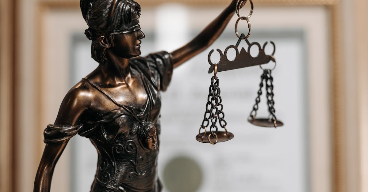 découvrez le symbole d'égalité barré, souvent utilisé pour indiquer une inégalité ou un rejet d'une assertion. apprenez son utilisation dans divers contextes, y compris en mathématiques, en programmation et dans des discussions techniques.