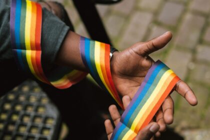 découvrez le symbole égal barré, utilisé pour indiquer une inégalité ou une restriction dans diverses disciplines comme les mathématiques et la programmation. explorez son utilisation et son importance dans le langage mathématique et technique.