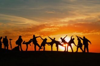 découvrez l'importance de l'amitié dans nos vies, ses bienfaits et comment entretenir des liens authentiques. explorez les différentes facettes de l'amitié et son rôle essentiel dans notre bien-être émotionnel.