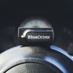 découvrez tout ce que vous devez savoir sur l'obd2, le système de diagnostic automobile indispensable pour comprendre et optimiser les performances de votre véhicule. apprenez comment utiliser les outils obd2 pour identifier les problèmes mécaniques, améliorer l'efficacité énergétique et réaliser des réparations en toute simplicité.