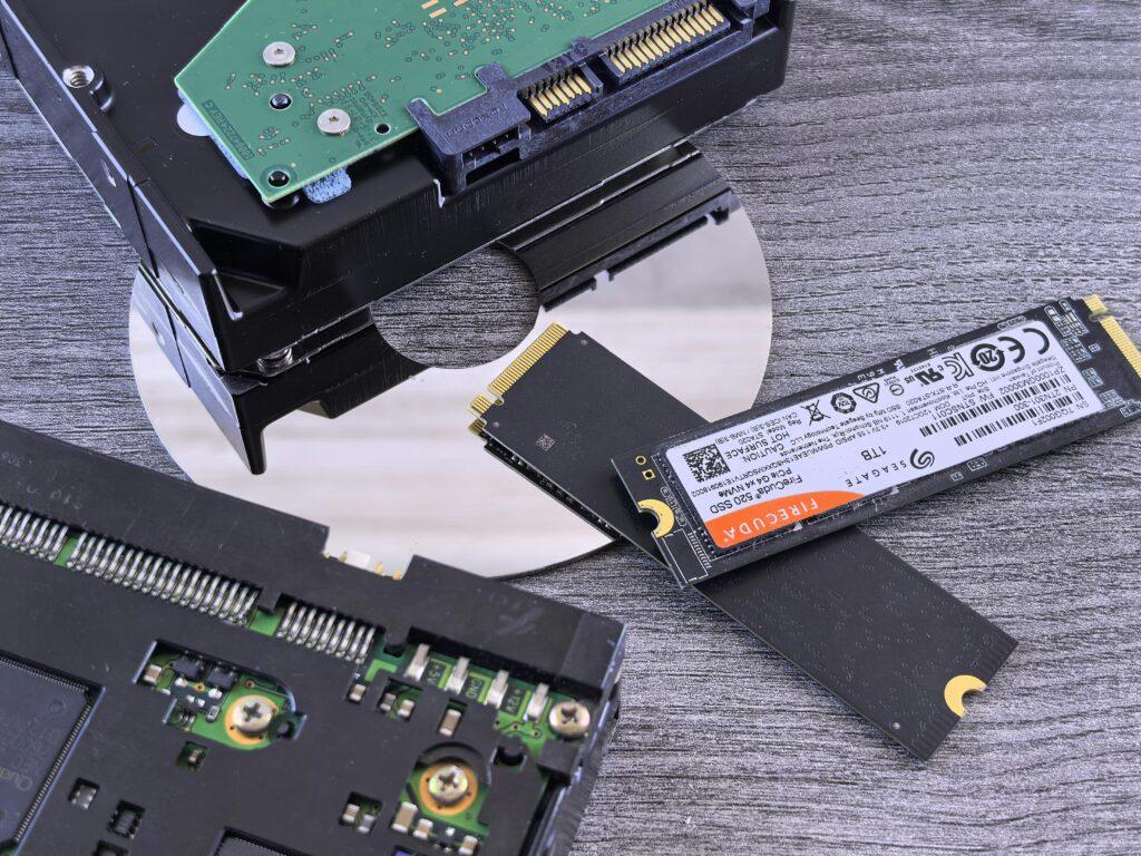 Contrasting data storage technologies: NVMe SSD, HDD, and CD.