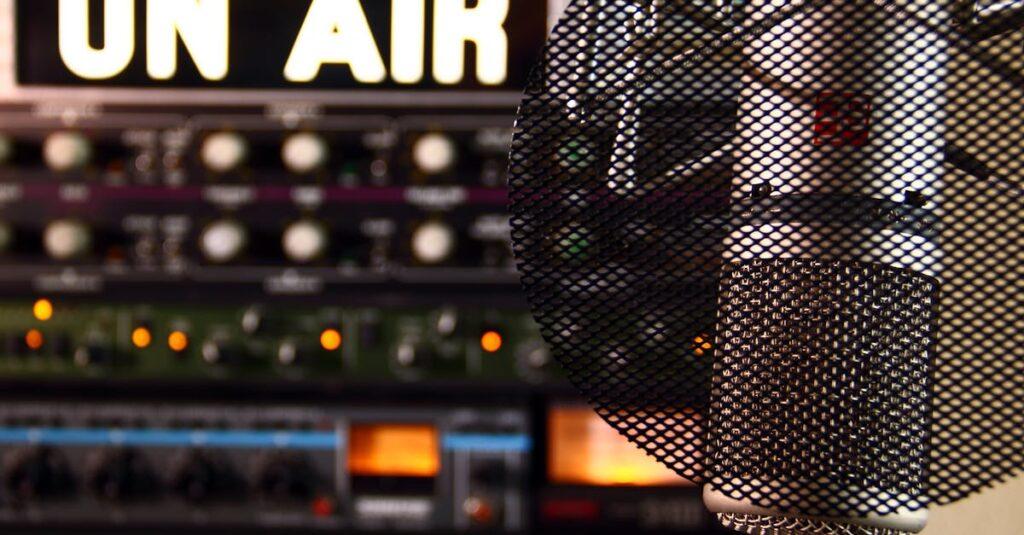 Regarder la télévision sur smartphone sans connexion internet : la technologie 5G Broadcast débarque en France découvrez g broadcast, votre solution innovante pour la diffusion en direct et la communication efficace. connectez, partagez et engagez votre audience facilement.