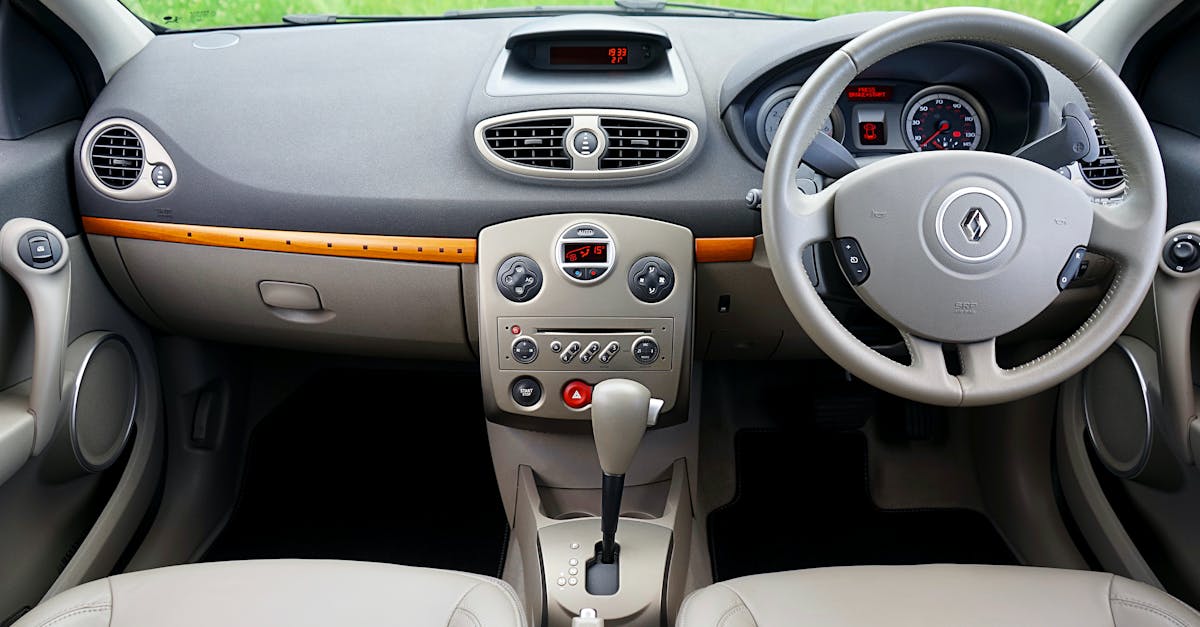 découvrez comment accéder au réservoir de liquide lave-glace sur la renault twingo électrique pour un entretien facile et rapide.