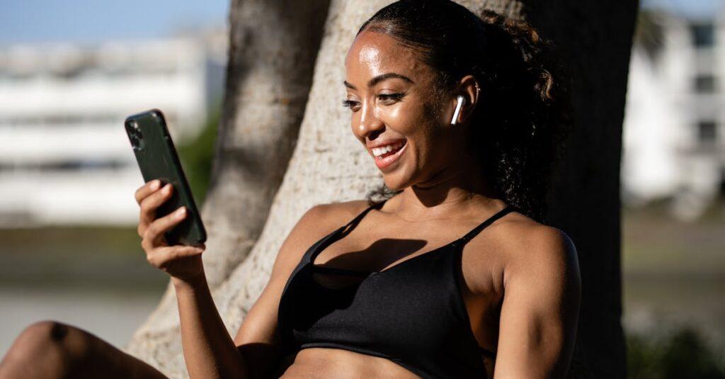 découvrez nos écouteurs sports conçus pour un confort optimal et une résistance à toute épreuve, parfaits pour accompagner vos séances d'entraînement.