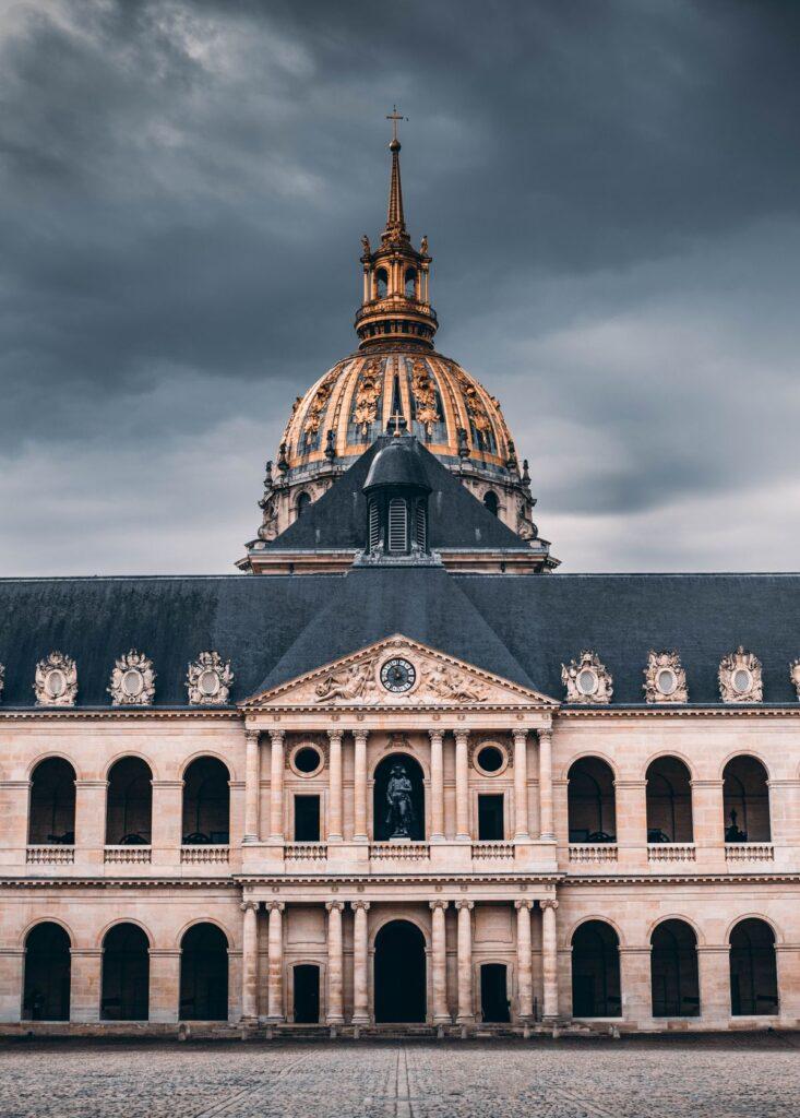 Les Invalides à Paris, illustration des nominations dans les armées françaises