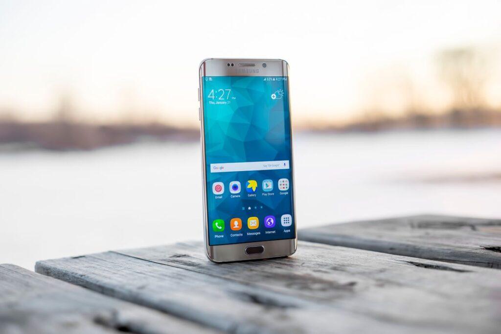 Apple et Google sommés de retirer les apps nudify